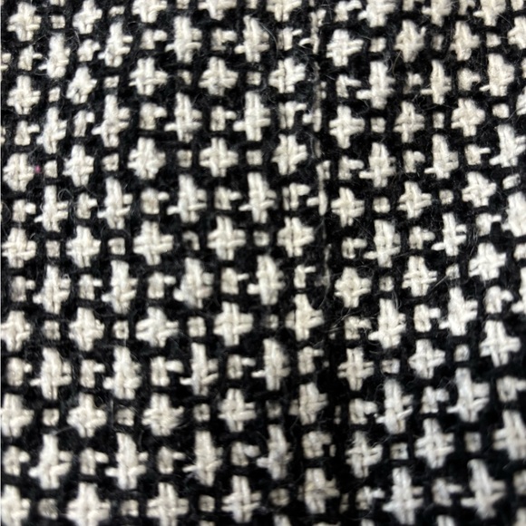 Black and White Tweed mini Skirt with side zipper - Picture 3 of 7